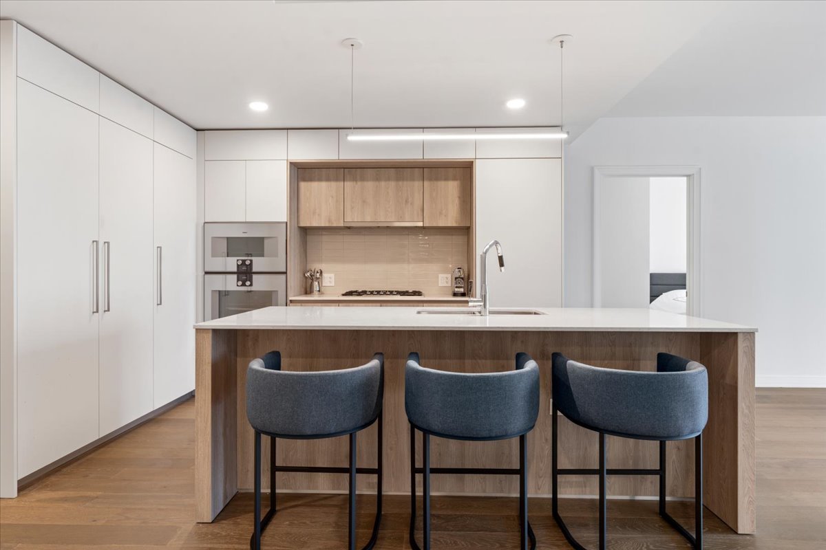 211 N Harbor Drive Unit: 403