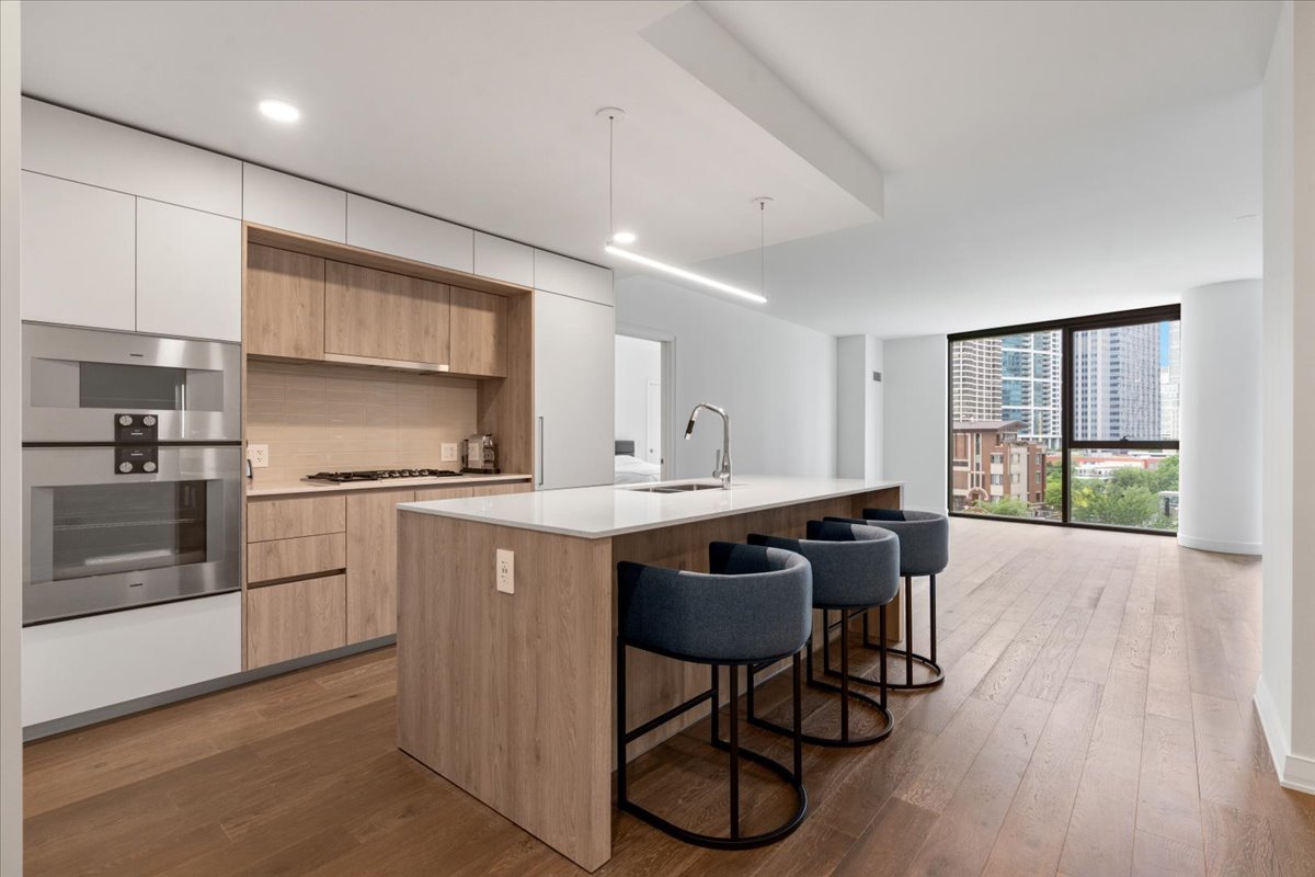 211 N Harbor Drive Unit: 403