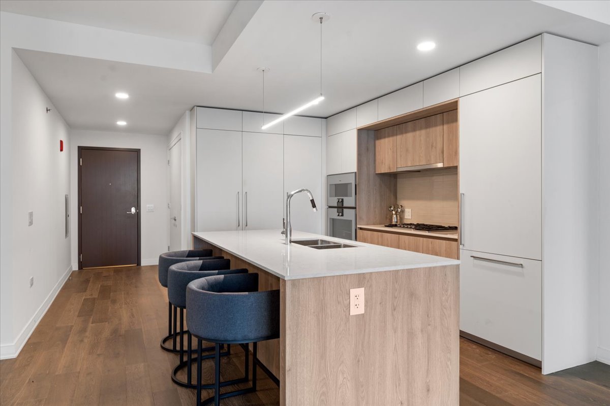 211 N Harbor Drive Unit: 403