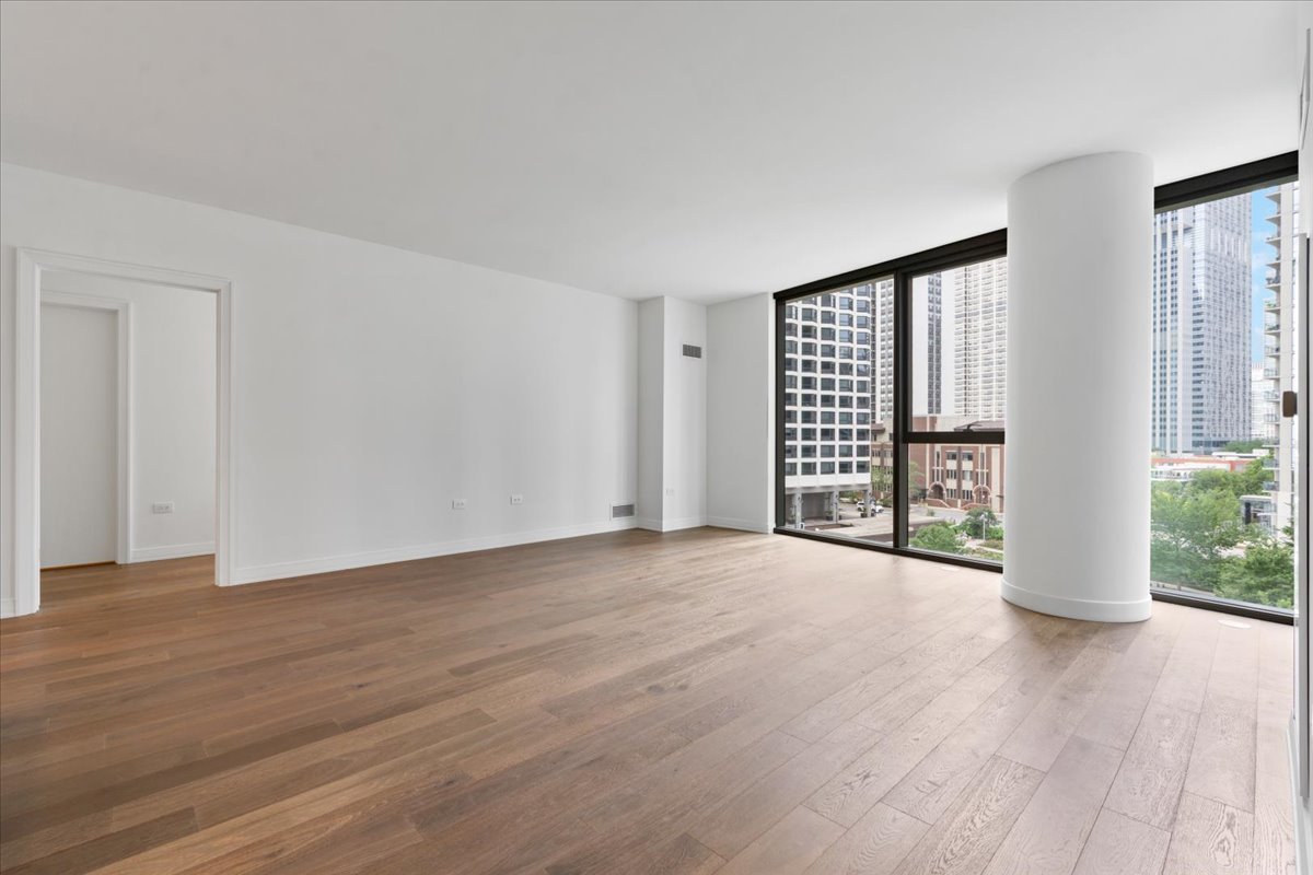 211 N Harbor Drive Unit: 403