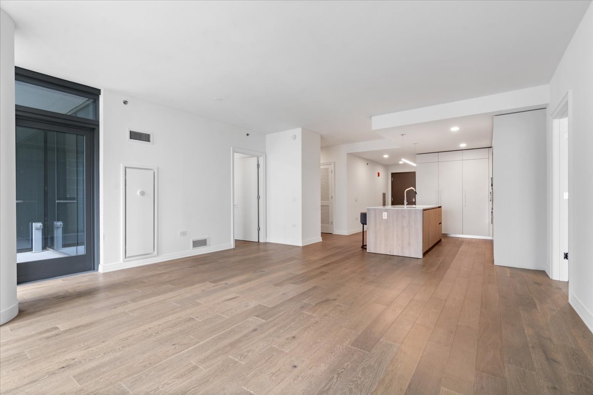 211 N Harbor Drive Unit: 403