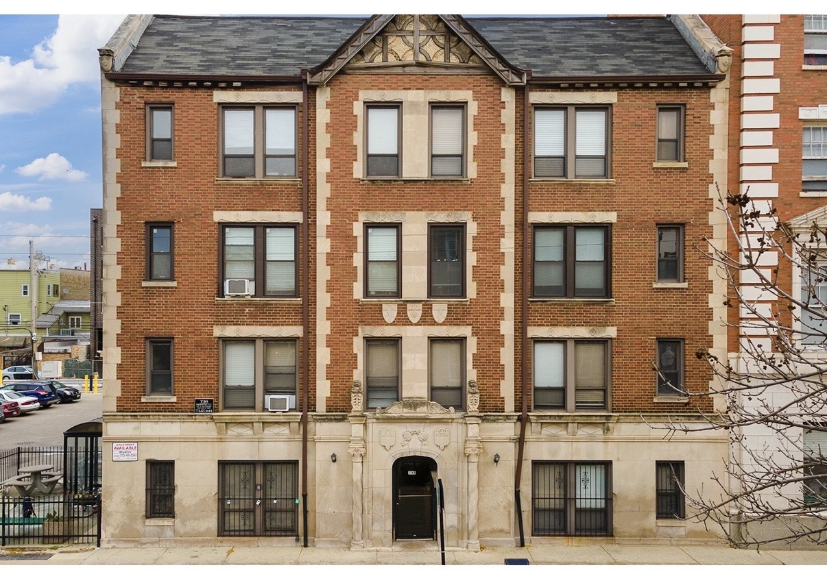 3345 N Marshfield Avenue Unit: 409