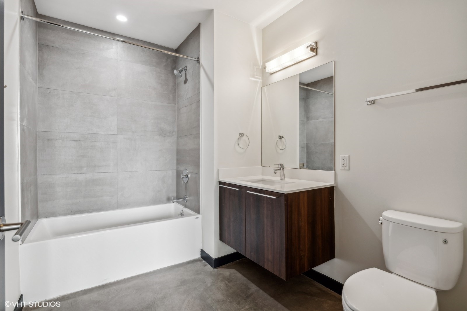 1647 N Milwaukee Avenue Unit: 208