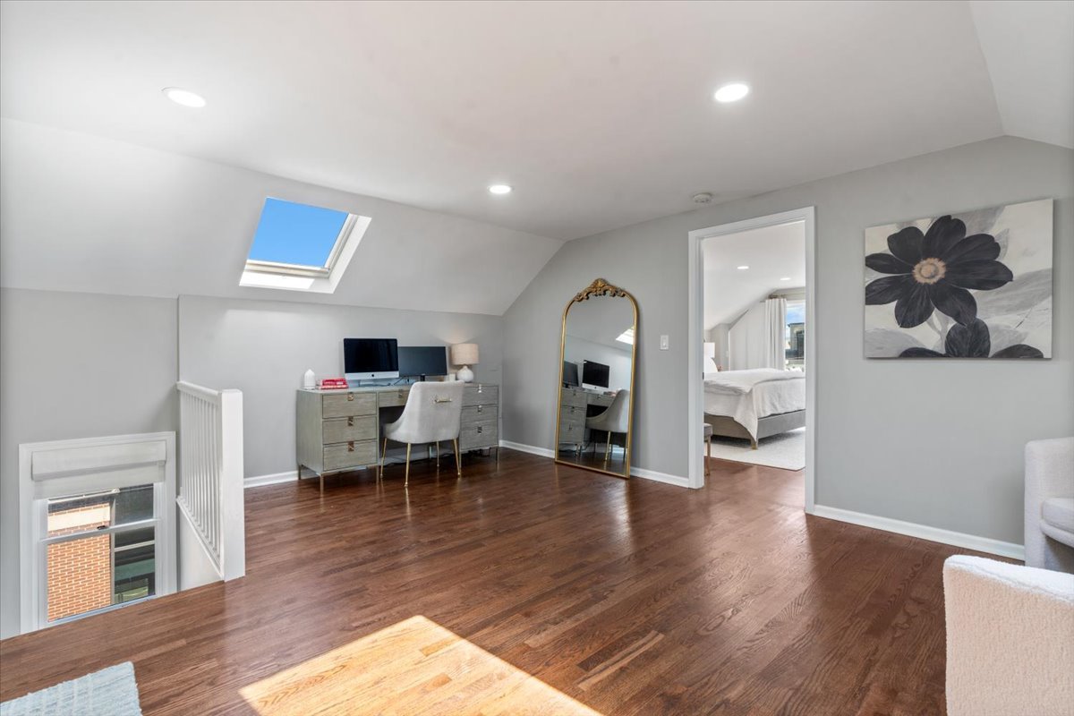 1521 W Wolfram Street Unit: 3