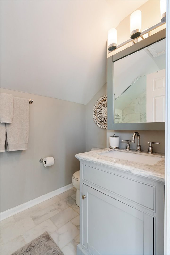 1521 W Wolfram Street Unit: 3