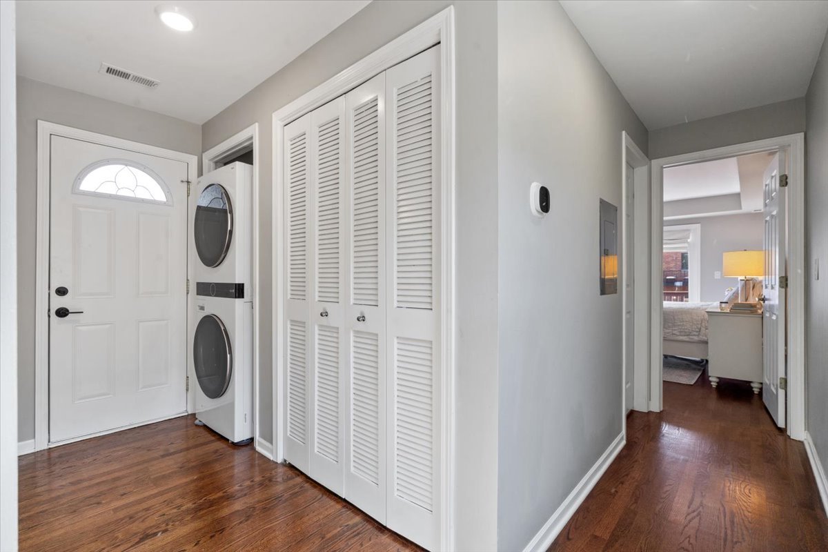 1521 W Wolfram Street Unit: 3