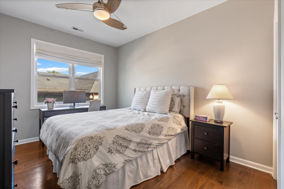 1521 W Wolfram Street Unit: 3