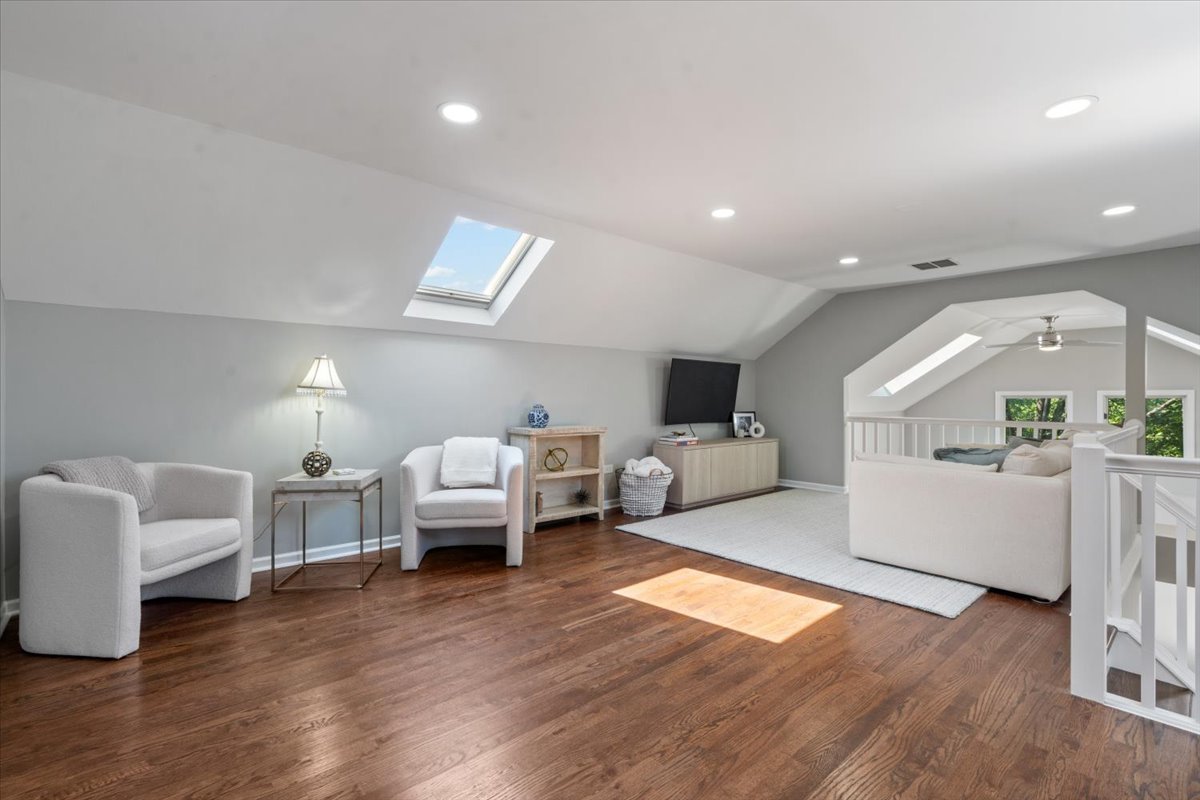 1521 W Wolfram Street Unit: 3