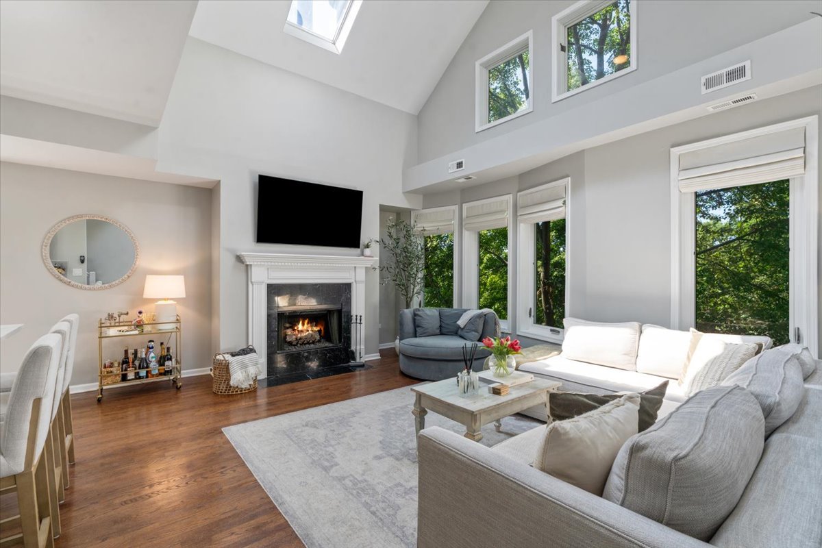 1521 W Wolfram Street Unit: 3