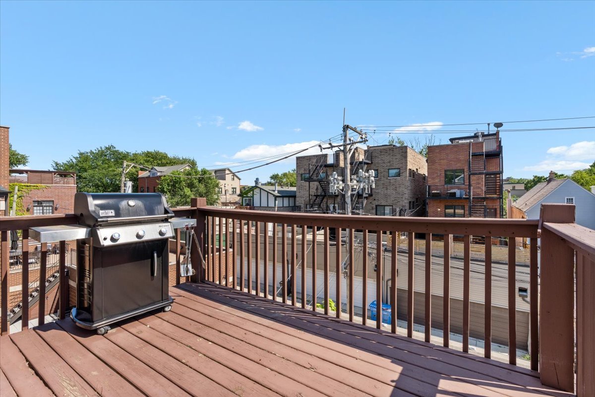 1521 W Wolfram Street Unit: 3