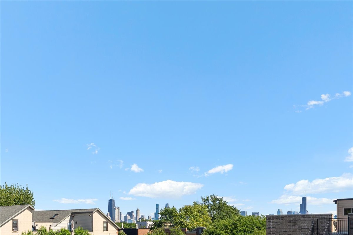 1521 W Wolfram Street Unit: 3
