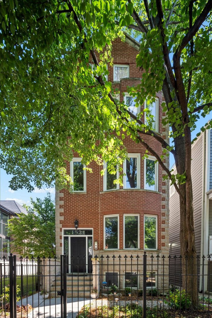1521 W Wolfram Street Unit: 3