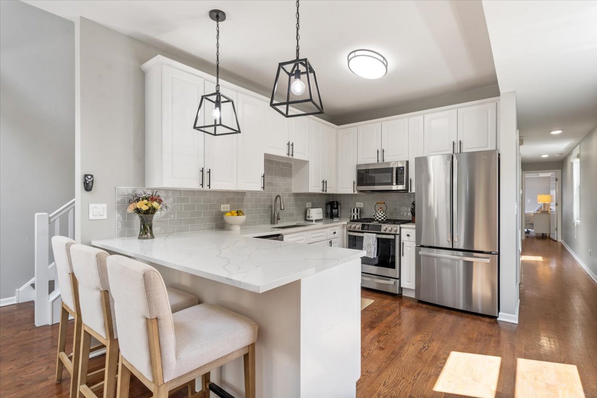 1521 W Wolfram Street Unit: 3