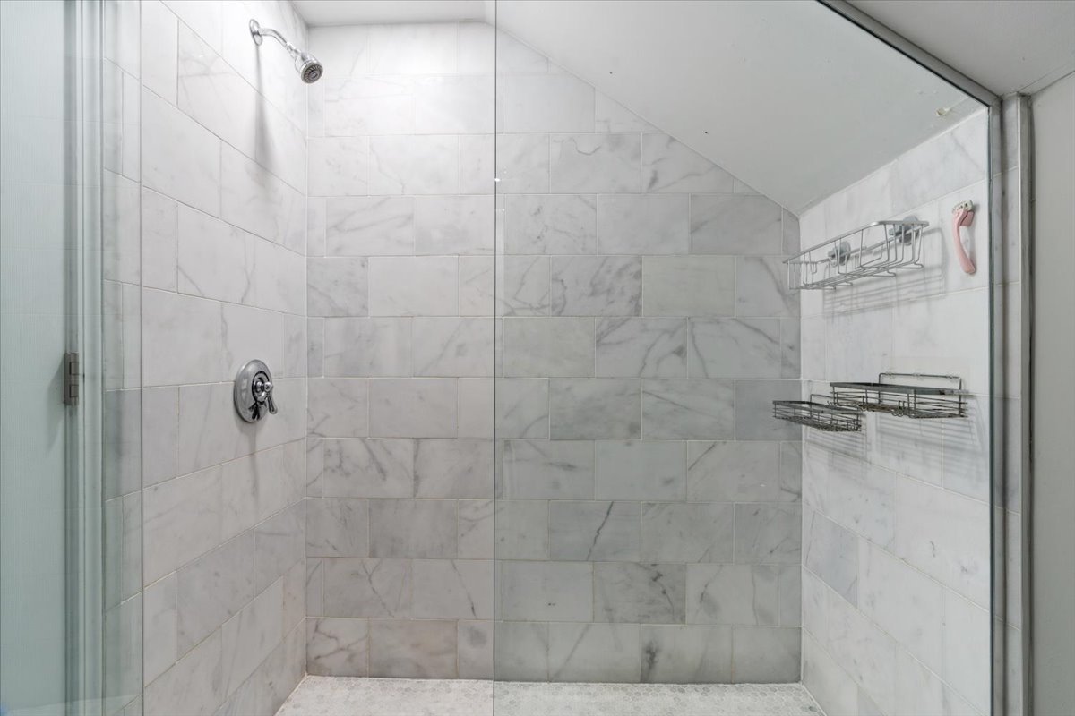 1521 W Wolfram Street Unit: 3