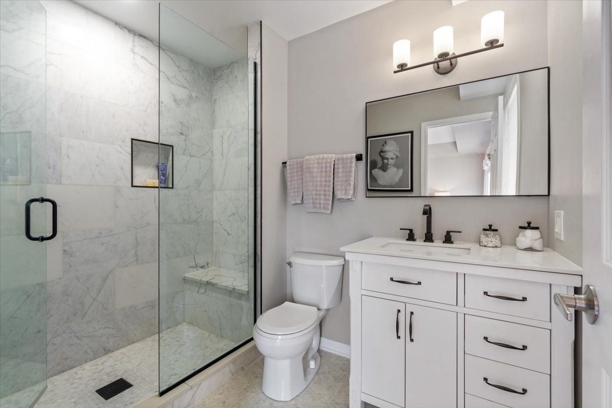1521 W Wolfram Street Unit: 3