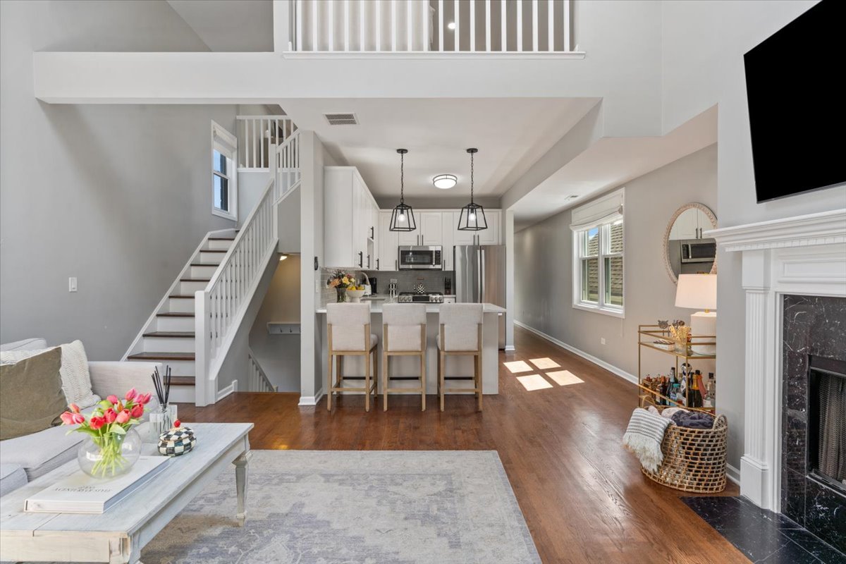 1521 W Wolfram Street Unit: 3