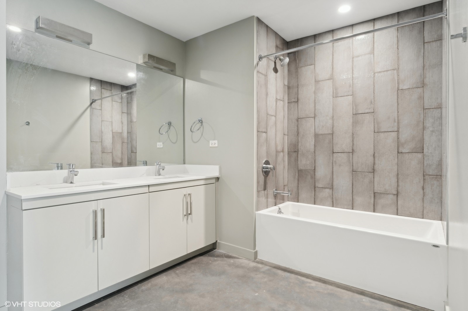 1241 N MILWAUKEE Avenue Unit: 701
