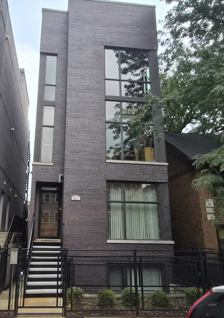 731 N Elizabeth Street Unit: 1