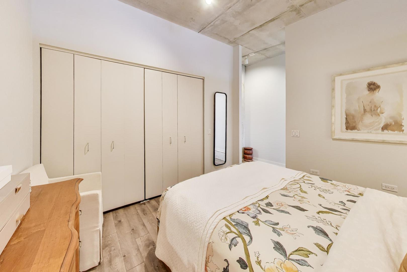720 N Larrabee Street Unit: 1405