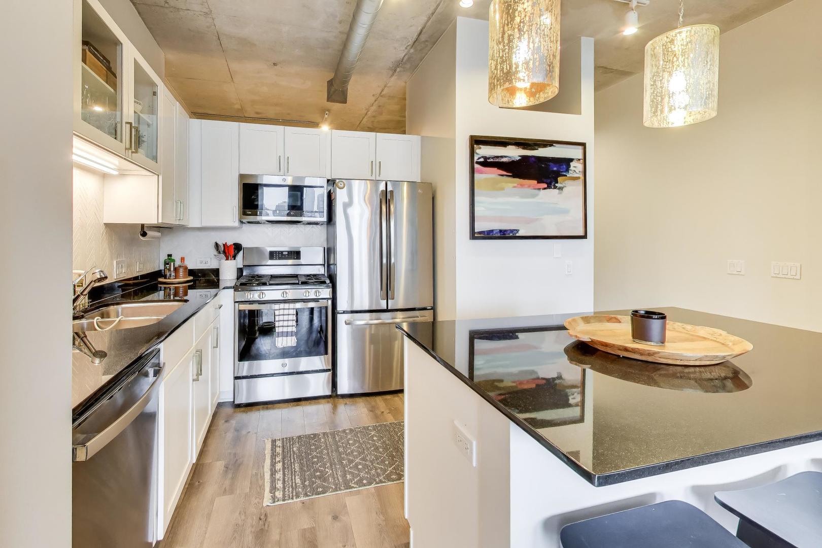 720 N Larrabee Street Unit: 1405