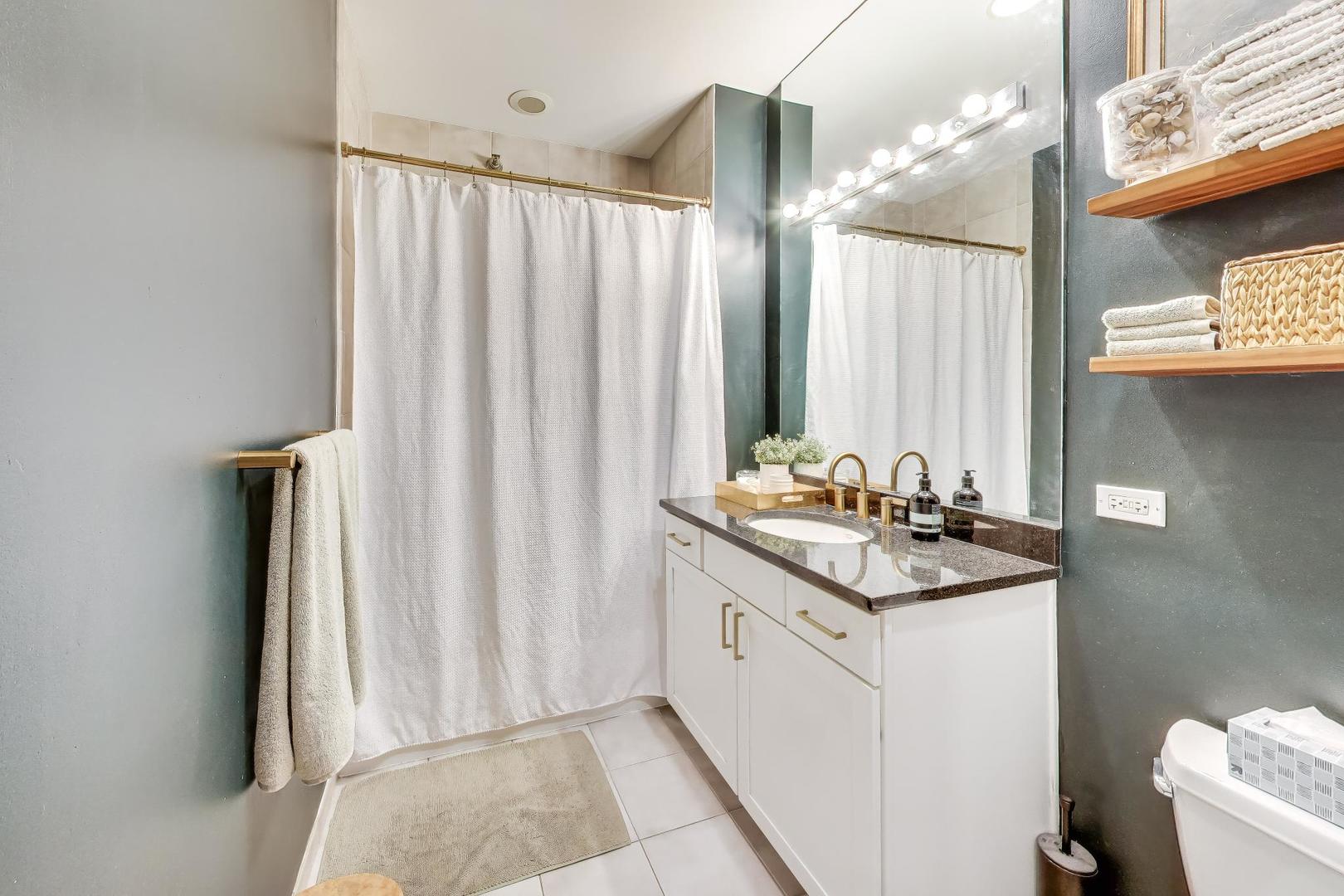 720 N Larrabee Street Unit: 1405