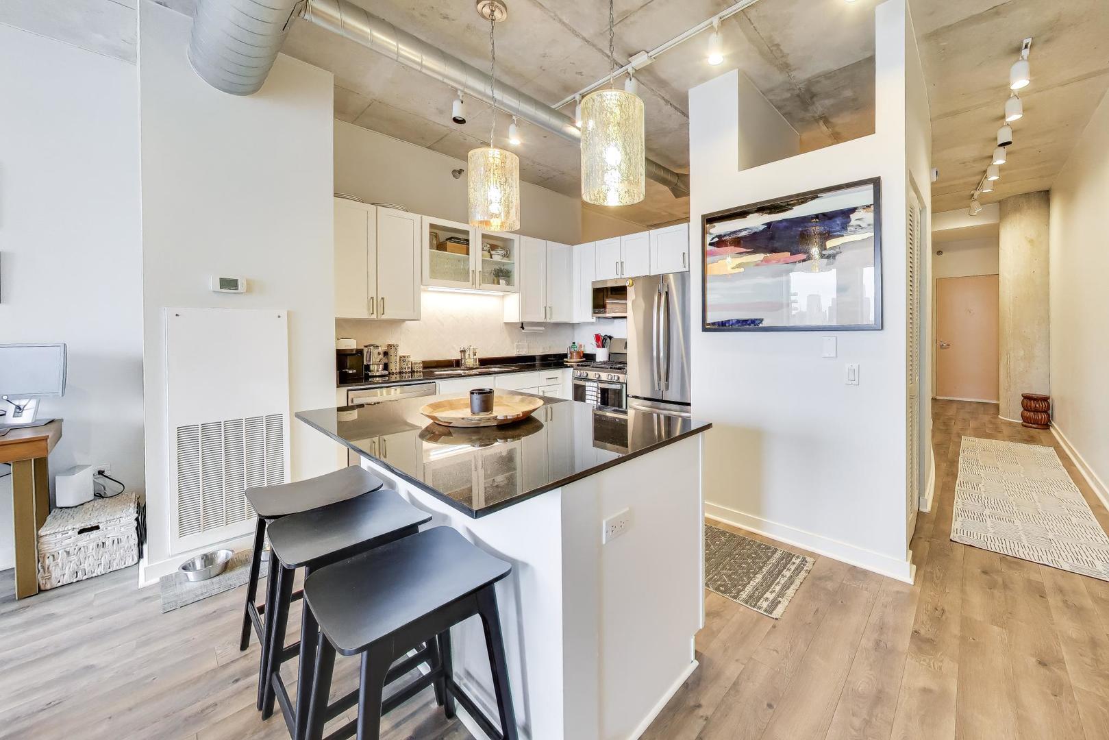 720 N Larrabee Street Unit: 1405