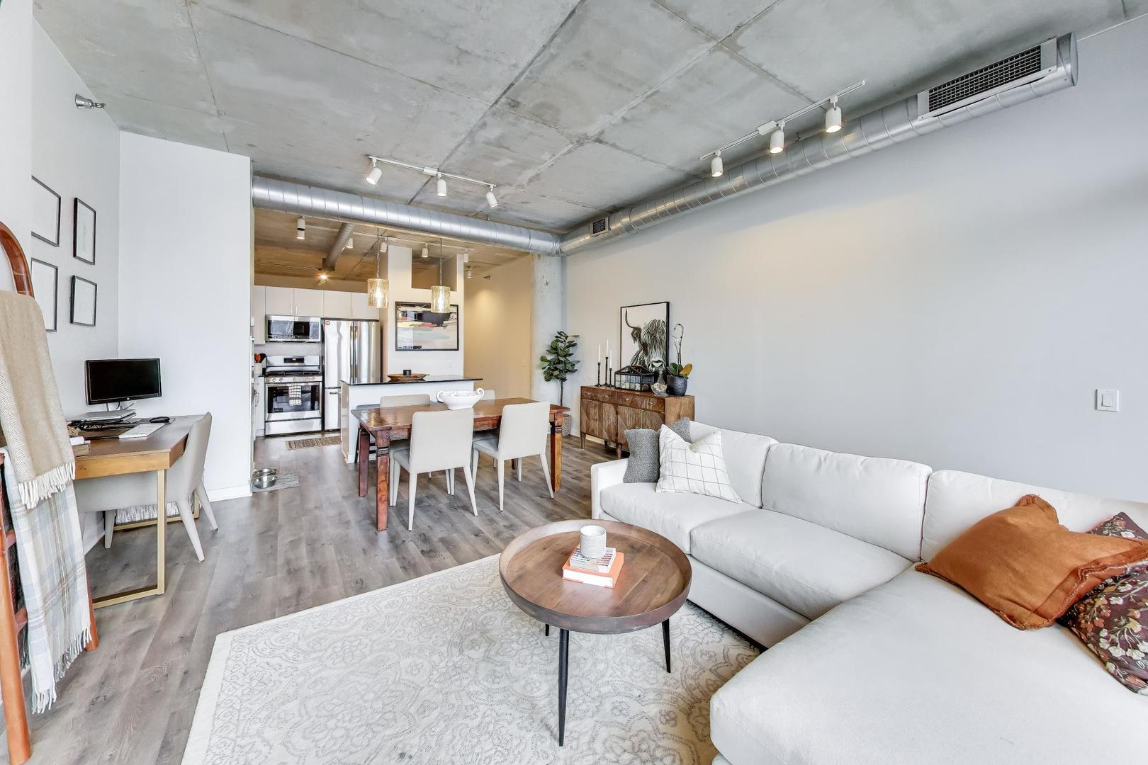 720 N Larrabee Street Unit: 1405