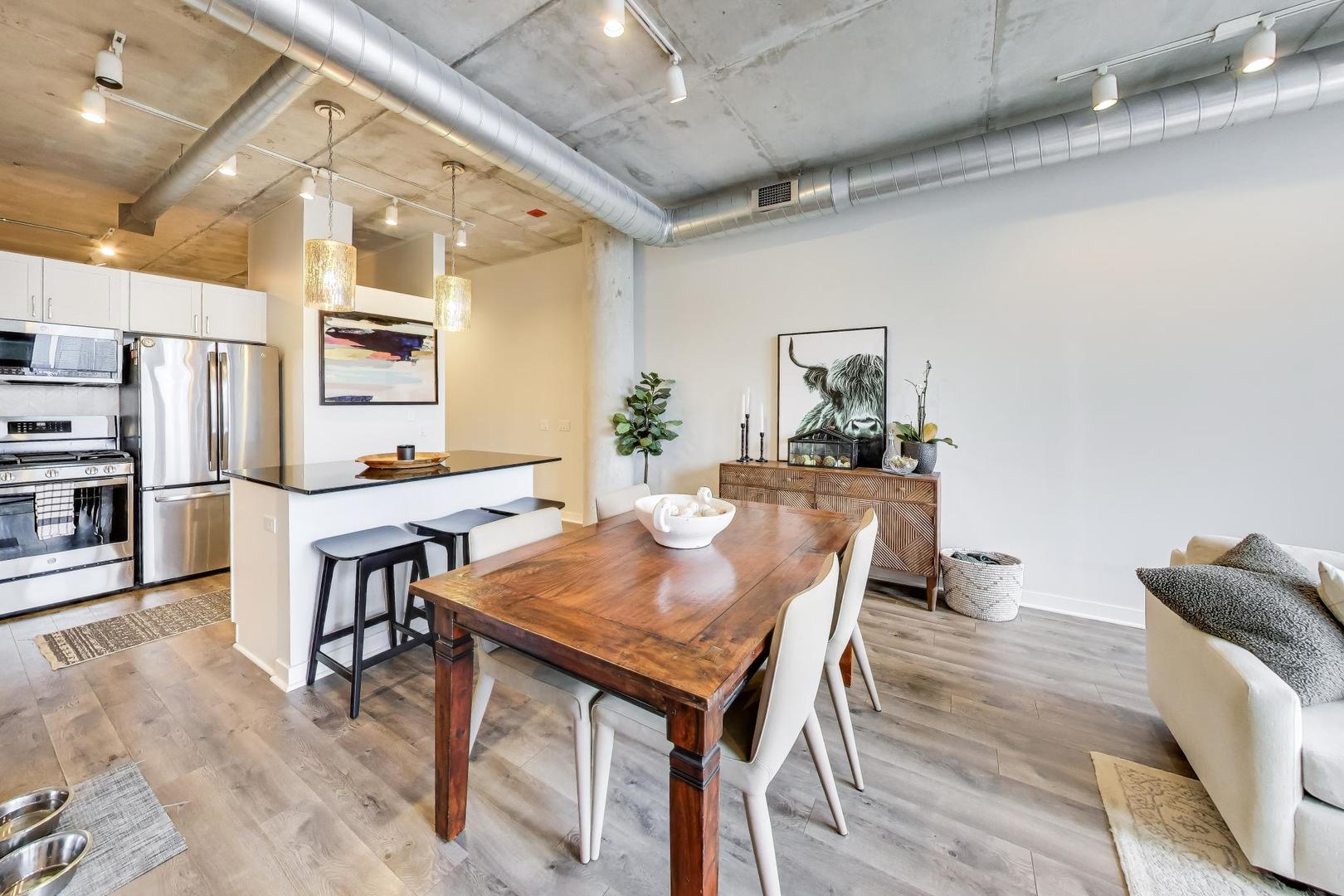 720 N Larrabee Street Unit: 1405