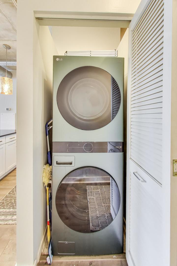 720 N Larrabee Street Unit: 1405
