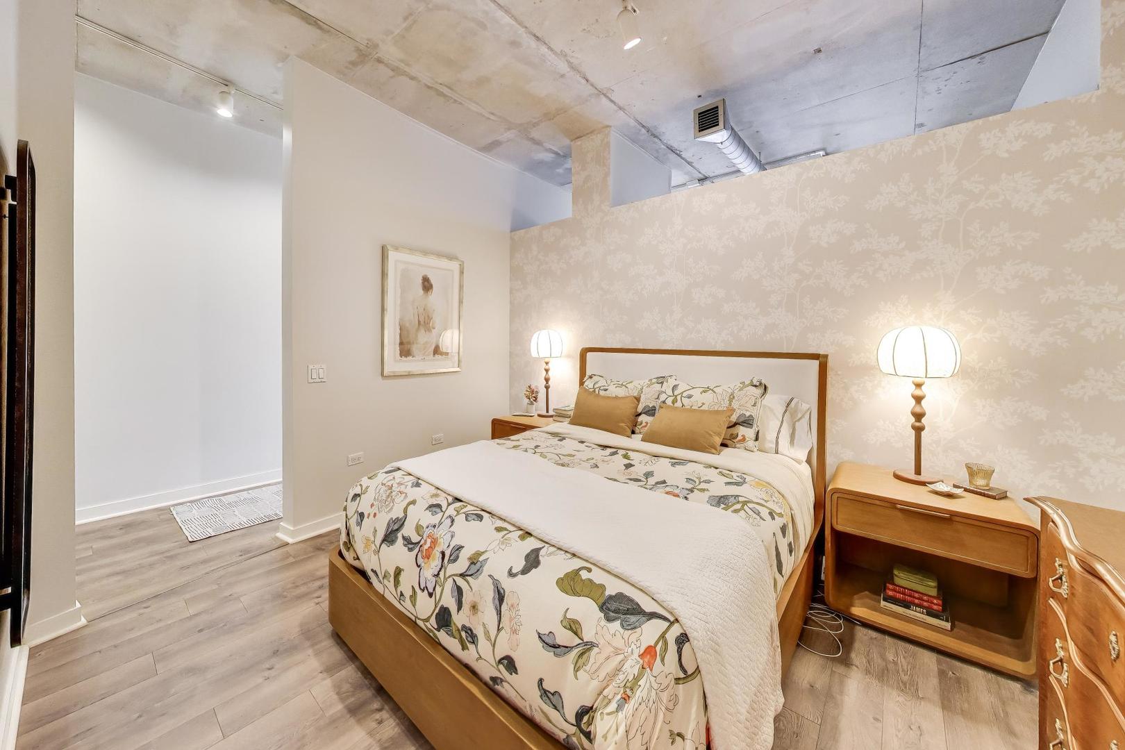 720 N Larrabee Street Unit: 1405