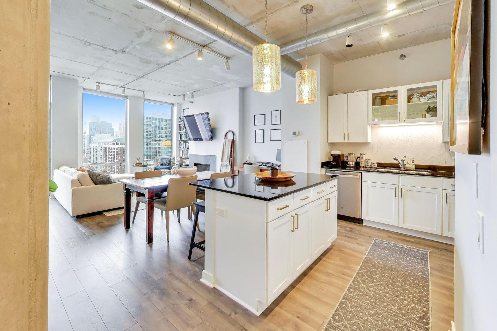 720 N Larrabee Street Unit: 1405