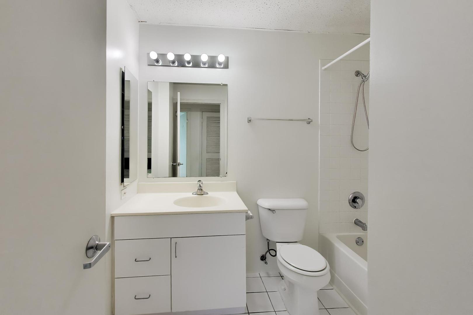 3115 S Michigan Avenue Unit: 307