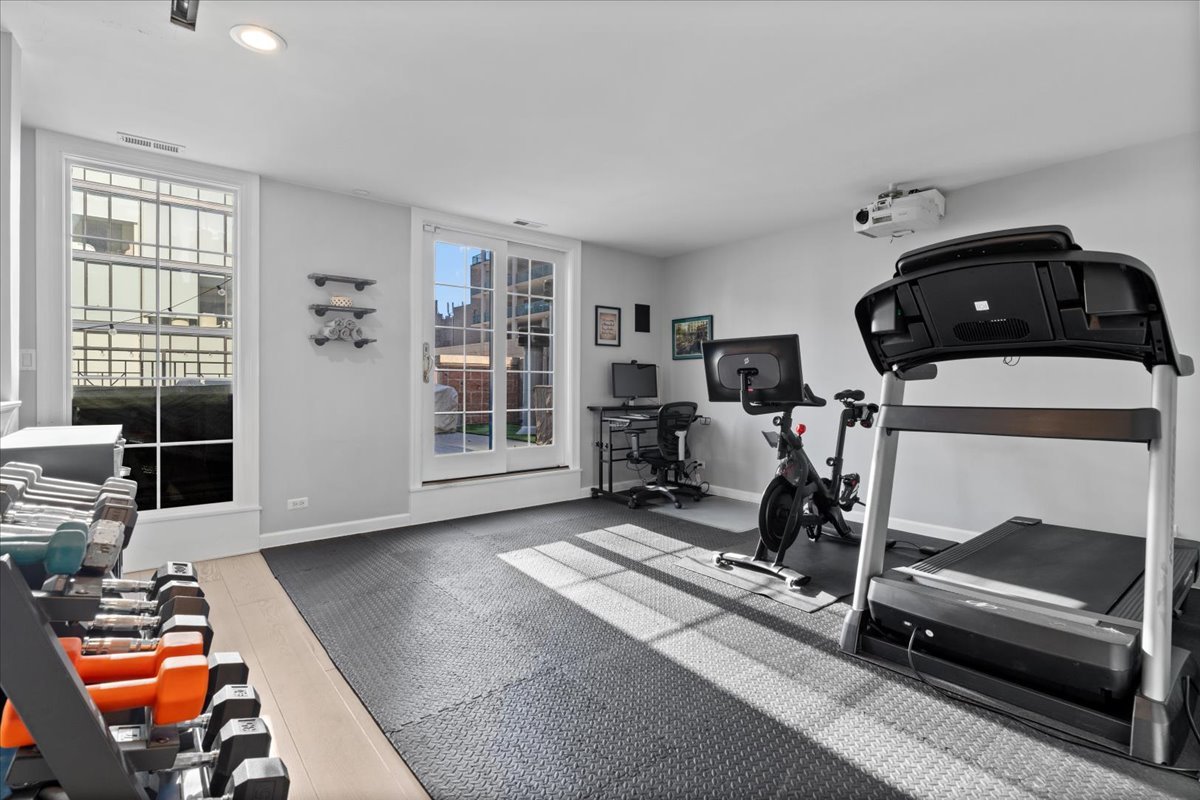 363 W SUPERIOR Street Unit: B