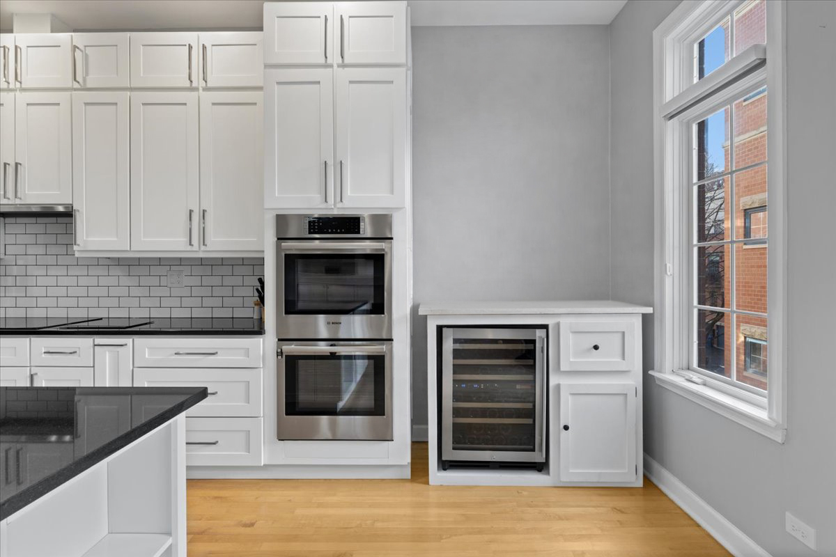 363 W SUPERIOR Street Unit: B
