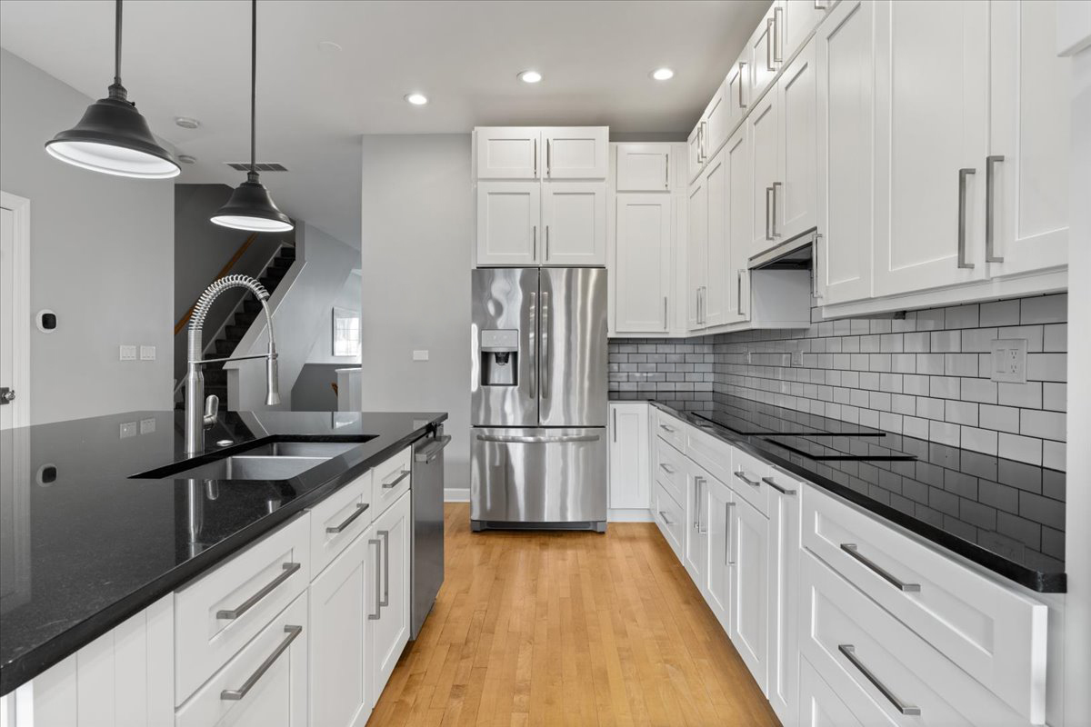 363 W SUPERIOR Street Unit: B