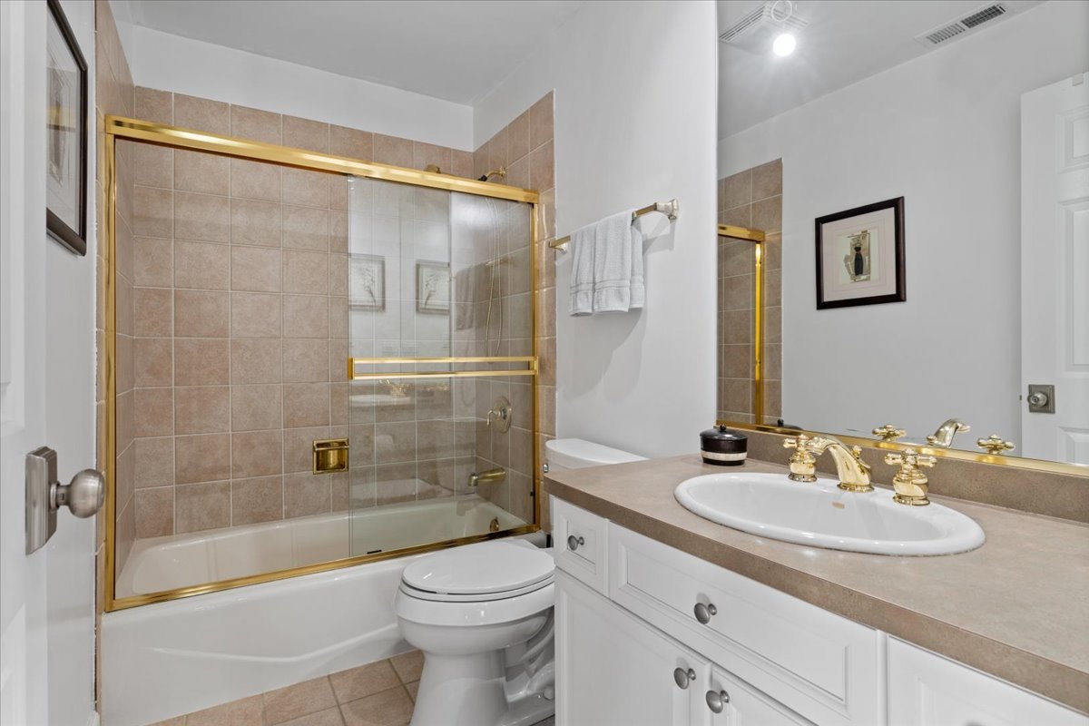 363 W SUPERIOR Street Unit: B