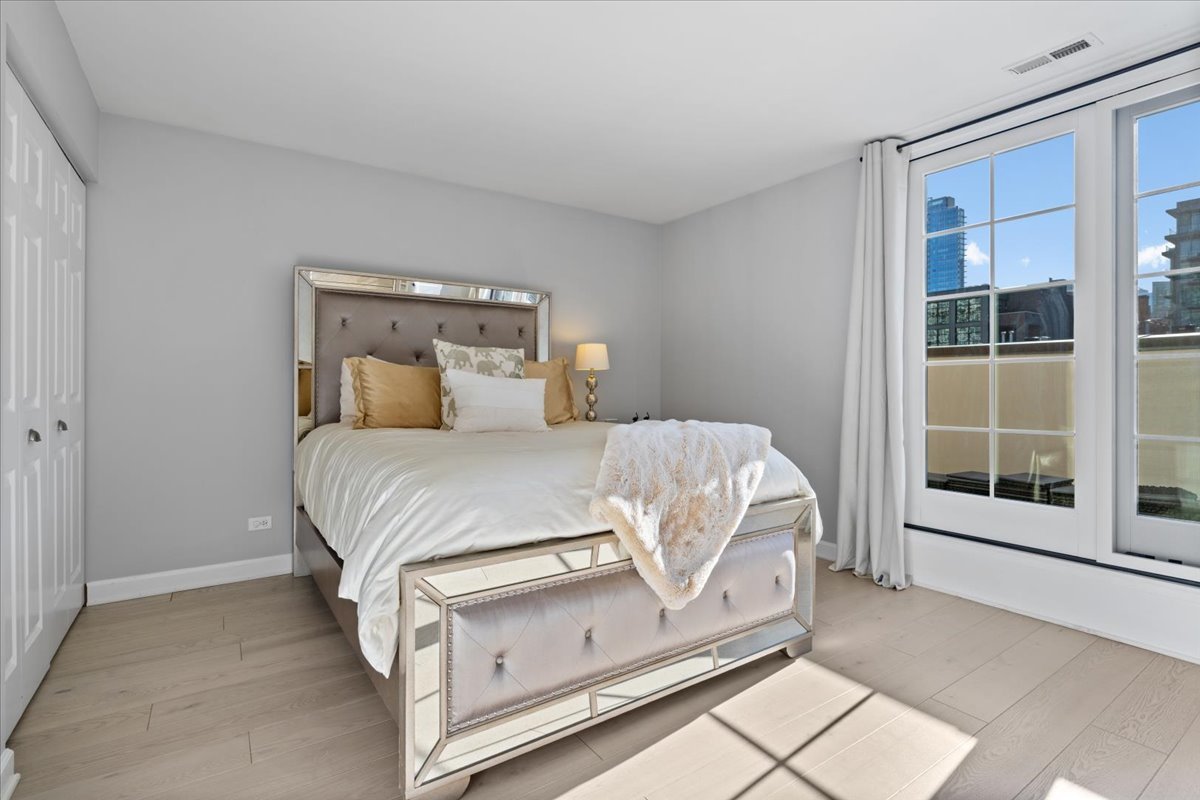 363 W SUPERIOR Street Unit: B