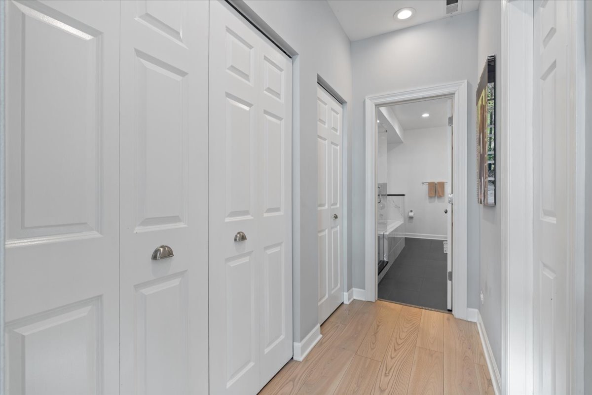 363 W SUPERIOR Street Unit: B