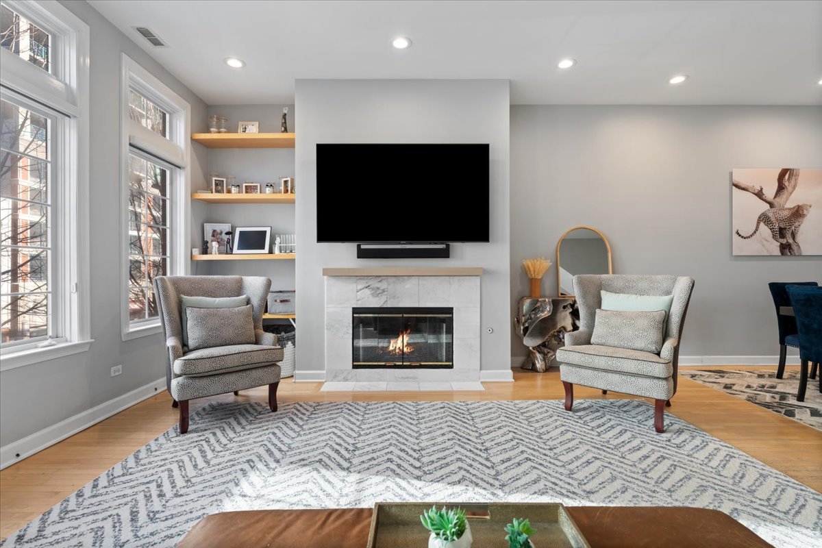 363 W SUPERIOR Street Unit: B