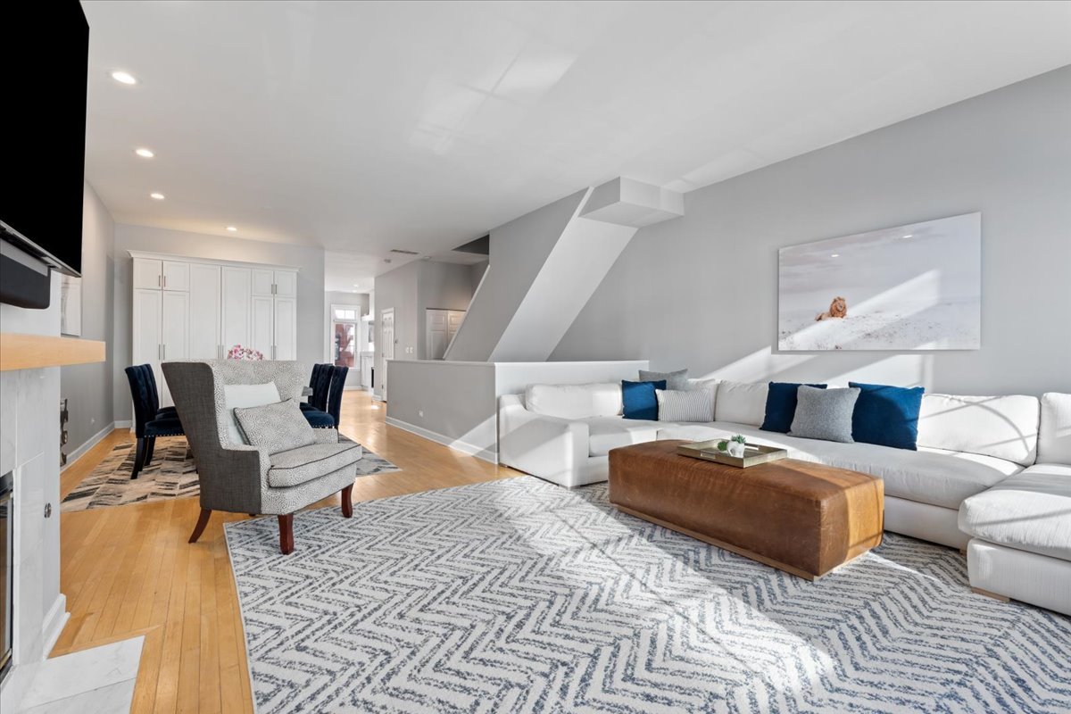 363 W SUPERIOR Street Unit: B