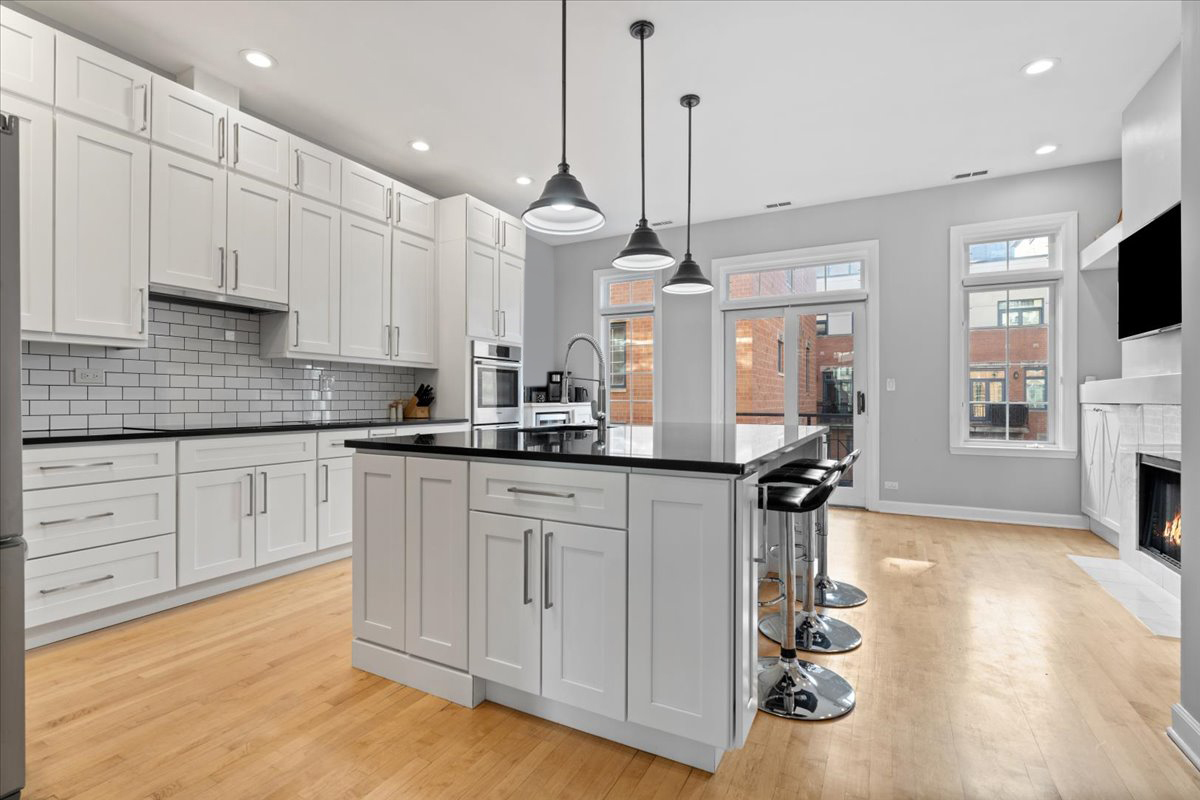 363 W SUPERIOR Street Unit: B