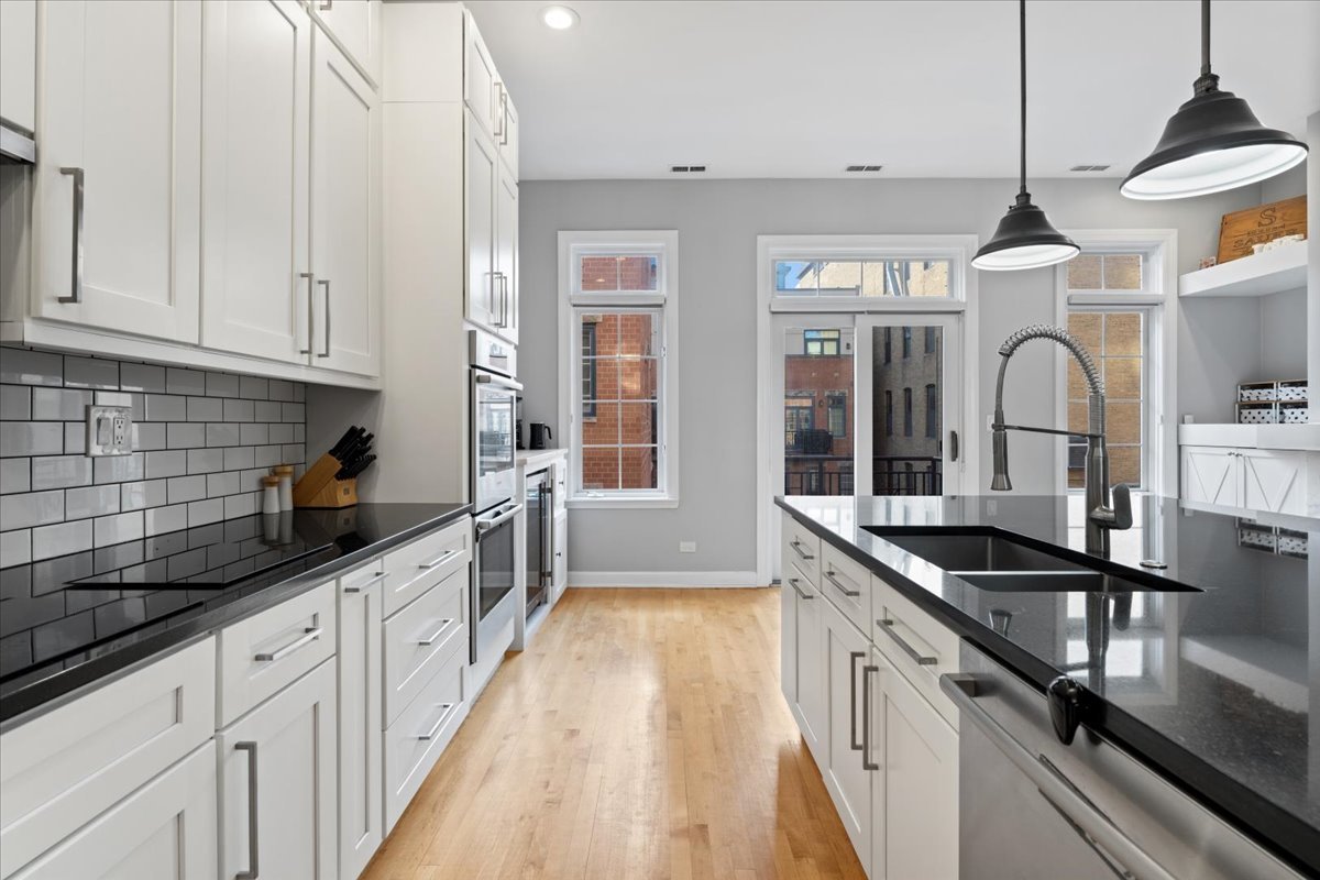 363 W SUPERIOR Street Unit: B