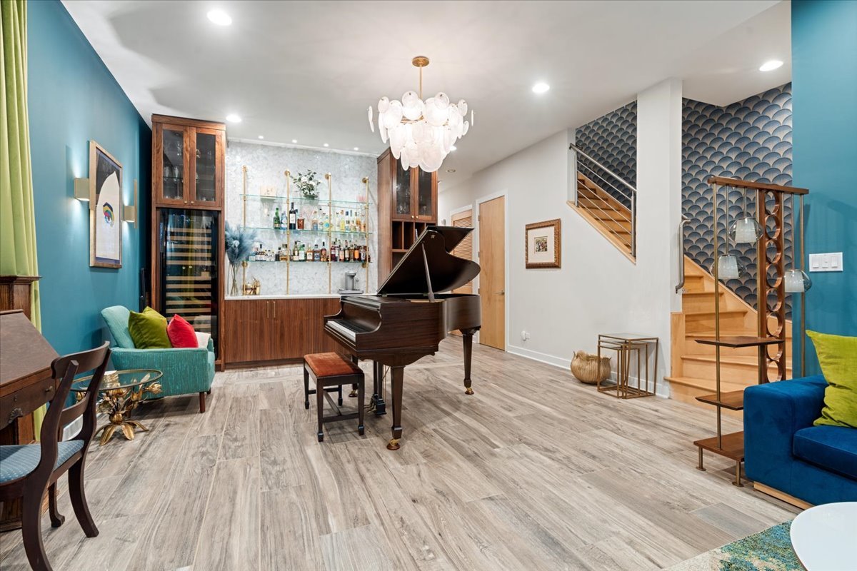4842 N Damen Avenue Unit: 1
