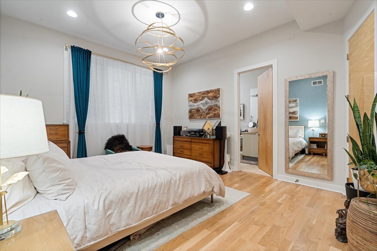 4842 N Damen Avenue Unit: 1