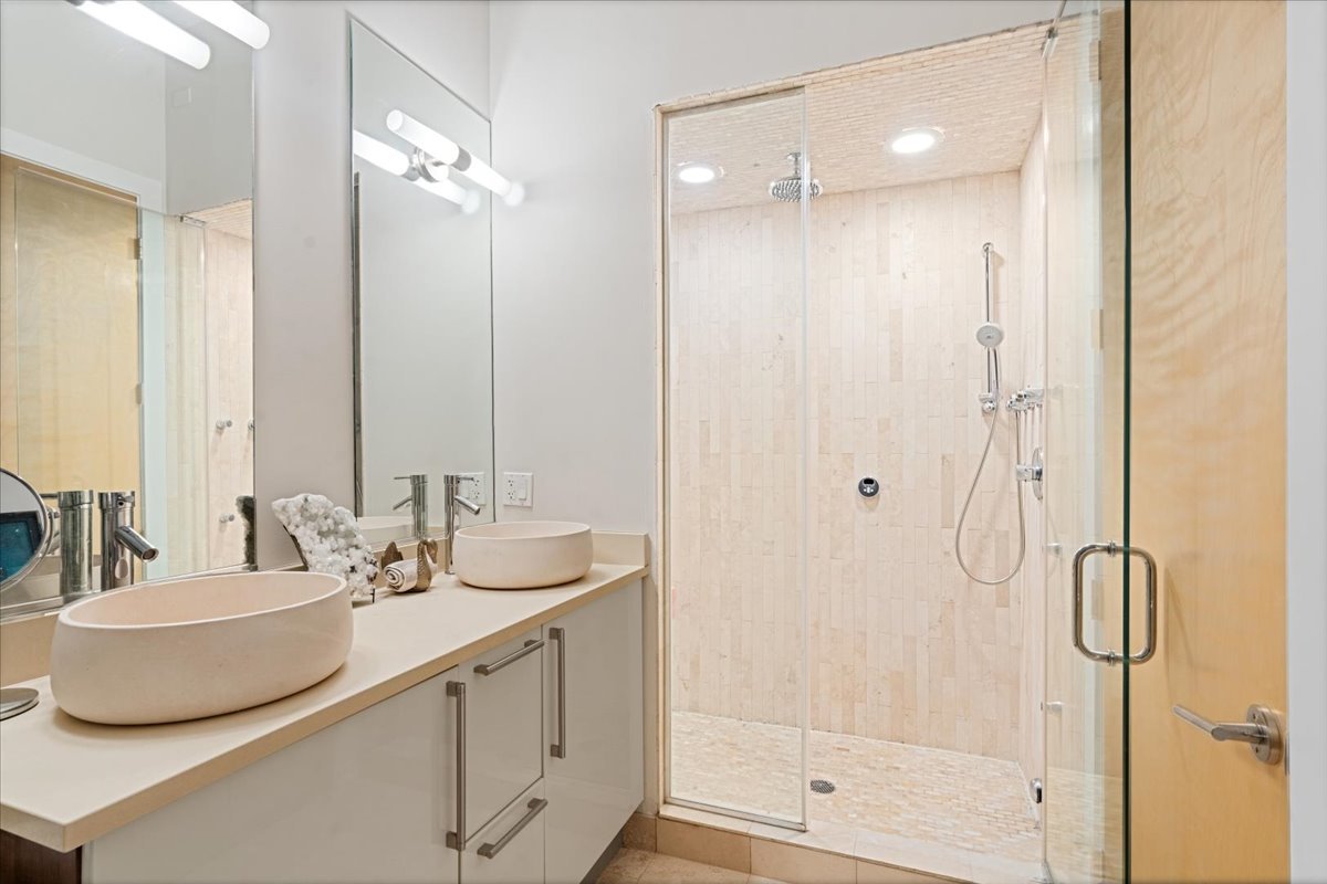 4842 N Damen Avenue Unit: 1