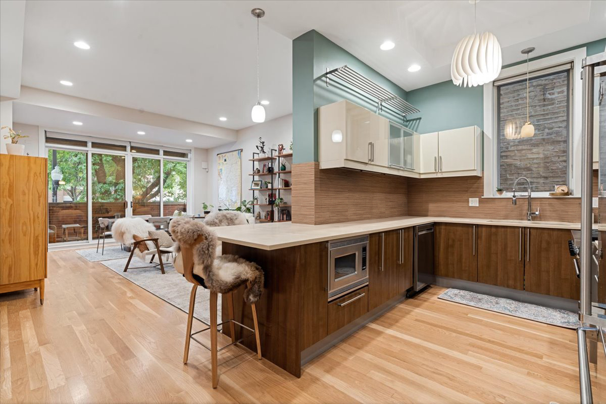 4842 N Damen Avenue Unit: 1