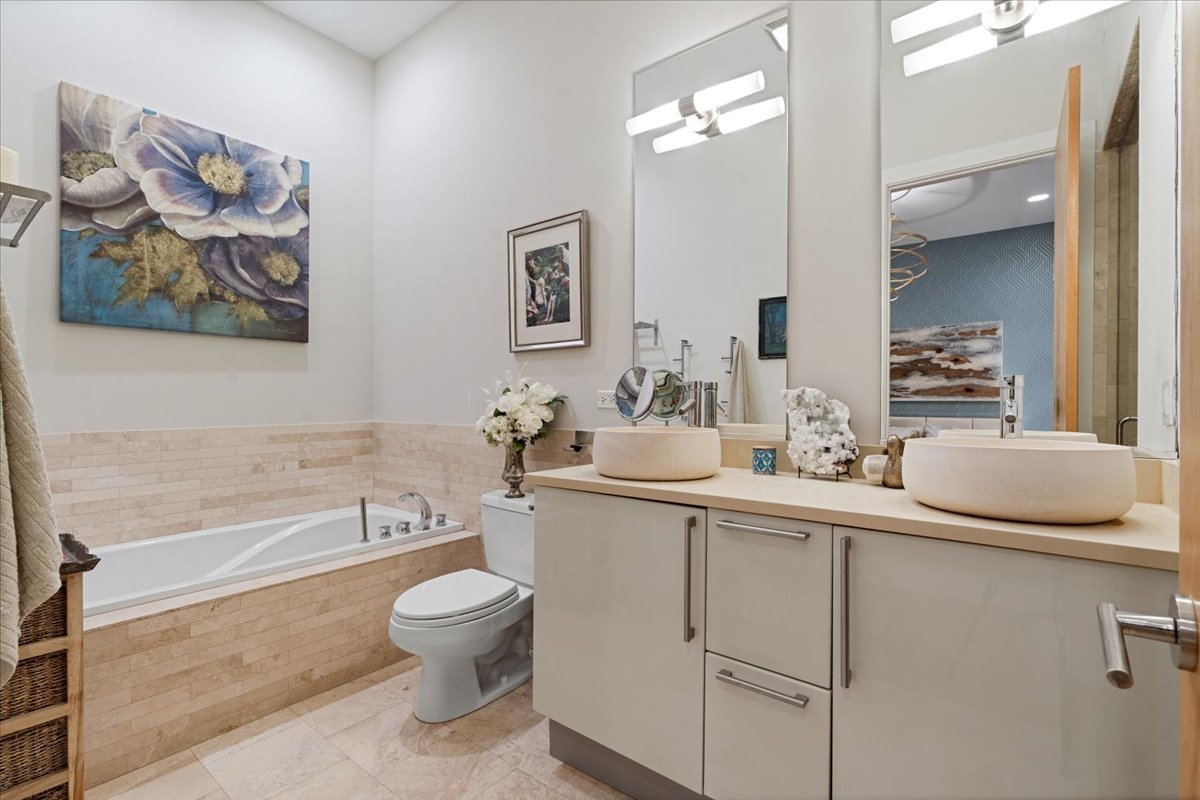 4842 N Damen Avenue Unit: 1