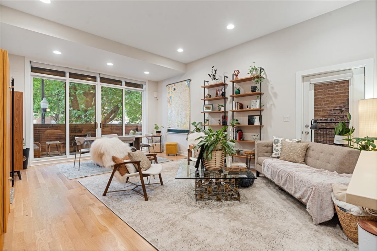4842 N Damen Avenue Unit: 1
