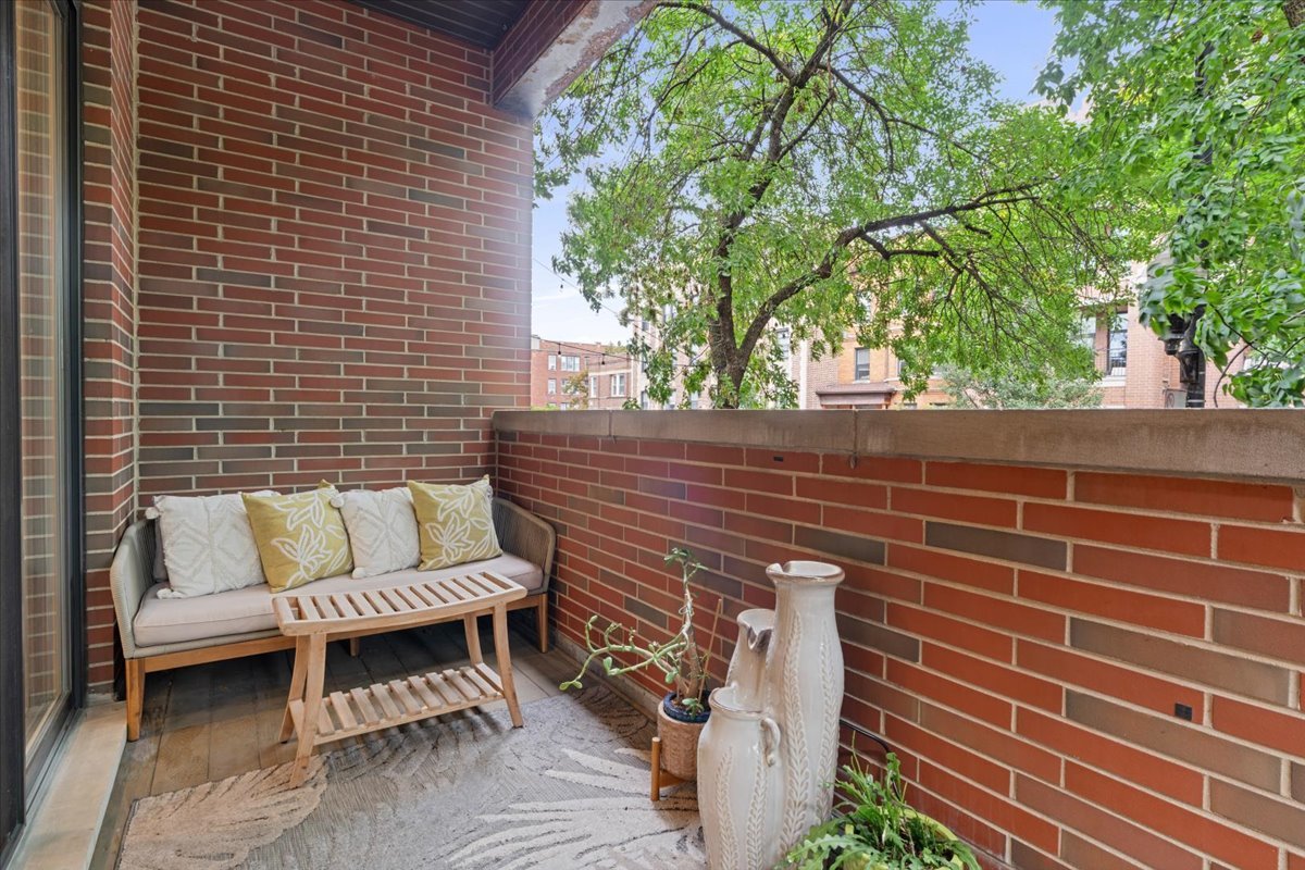 4842 N Damen Avenue Unit: 1