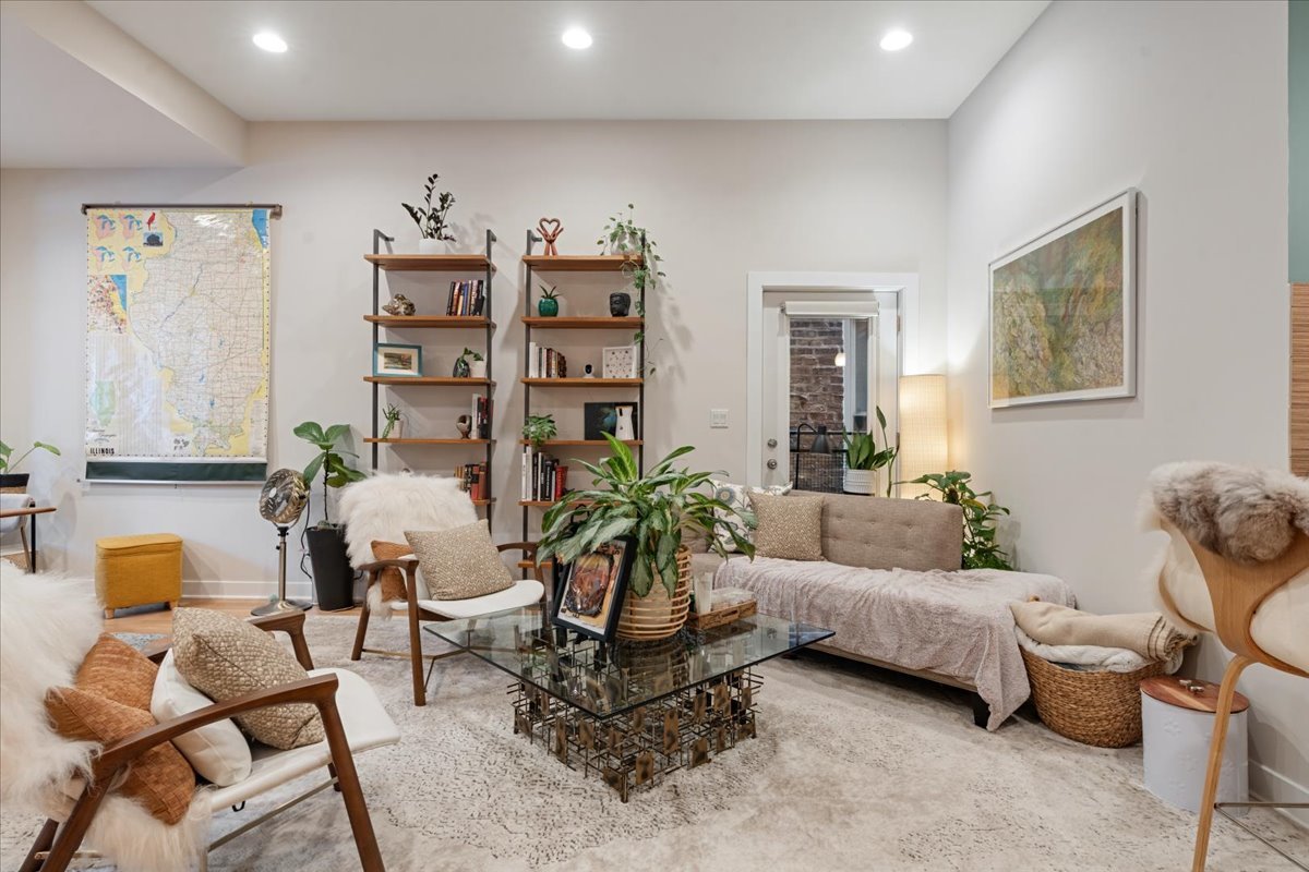 4842 N Damen Avenue Unit: 1